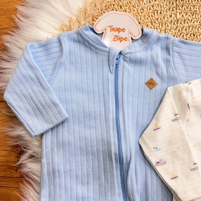 Kit 2 Macacões + Babador Bandana Navios e Canelado - Azul Claro e Off White